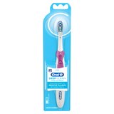 Oral-B Complete Deep Clean Battery Powered Electric Toothbrush, 1 Count, Colors May Vary, thumbnail image 2 of 9